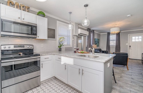 Nashville Cottage | Urban Pearl-2 Bedroom & Private Patio-in Midtown