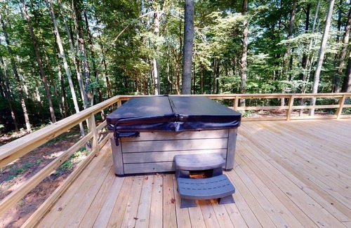 Laurelville RV Rental | Urban Pine Yurt- Hocking Hills Yurts