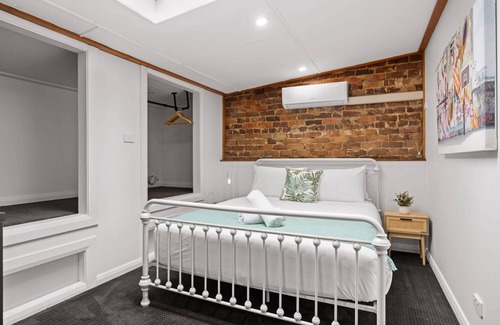 Stockton Apartment | Urban Retreat - 700m to Little Beach