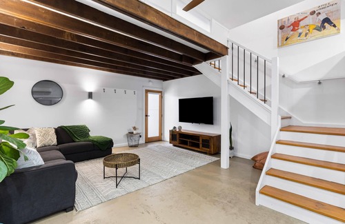 Stockton Apartment | Urban Retreat - 700m to Little Beach