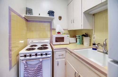 Crescent Lake Apartment | Urban Retreat at Crescent Lake near Downtown St. Pete