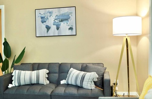 Chico House | Urban Retreat King Bed Loaded with Entertainment