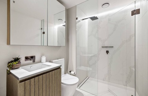 Abbotsford Apartment | Urban Riverside Retreat