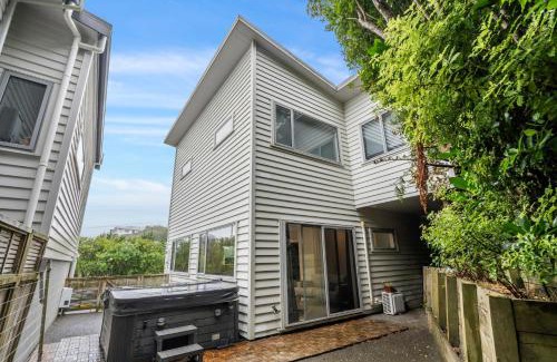 Johnsonville House | Urban Sanctuary - Johnsonville Holiday Home