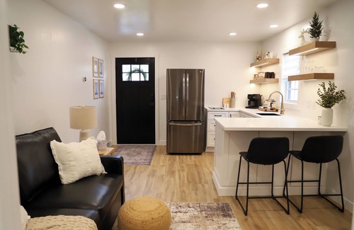 Sugarcreek House | Urban Serenity ~ Cozy 1 bedroom home for 2 in downtown Sugarcreek!