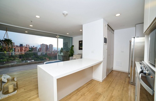 El Tesoro Apartment | Urban Studios- Newly furnished. Beautiful city views
