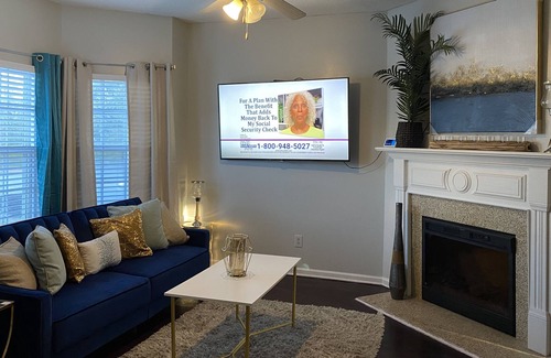 Union City House | Urban townhome 12 minutes to Atlanta airport 22 minutes to downtown/sixflags