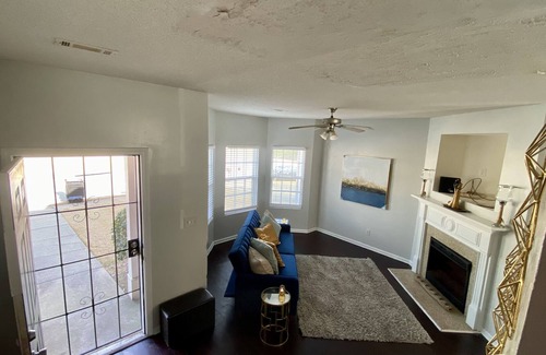 Union City House | Urban townhome 12 minutes to Atlanta airport 22 minutes to downtown/sixflags