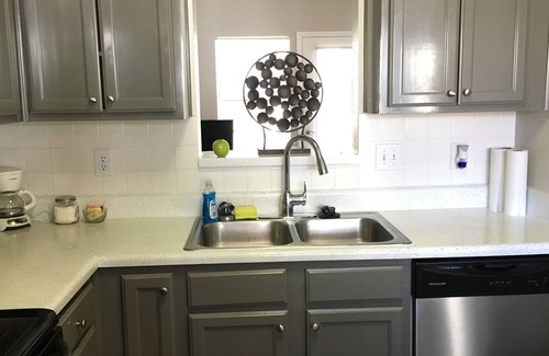 SoNo House | Urban Townhouse 2Bd/2Ba Suite with FREE Parking in the Heart of Atlanta