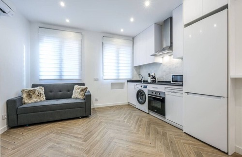 Bellas Vistas Apartment | Urban Tranquility in Madrid with Modern Comforts