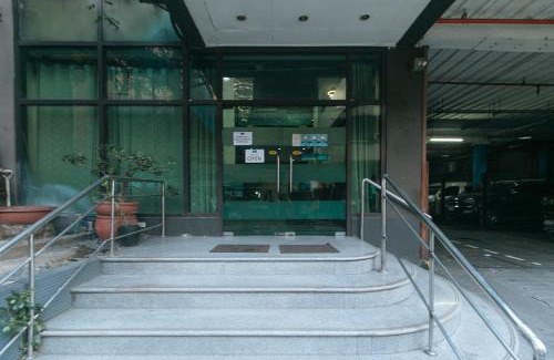 Pasay Hotel | Urban Travellers Hotel by RedDoorz