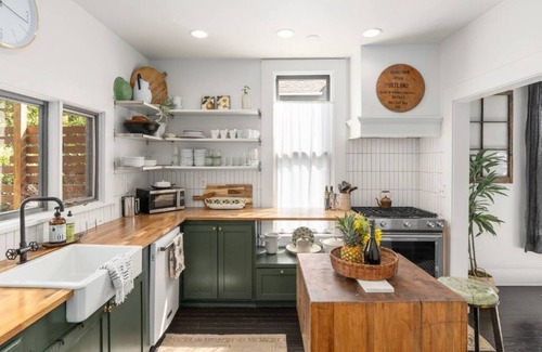 Corbett - Terwilliger - Lair Hill House | Urban Victoria Nat. Historic Registry 4-bed home!