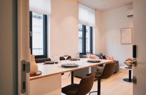 Saint-Laurent Apartment | Urbanchic Appart lumineux hyper centre