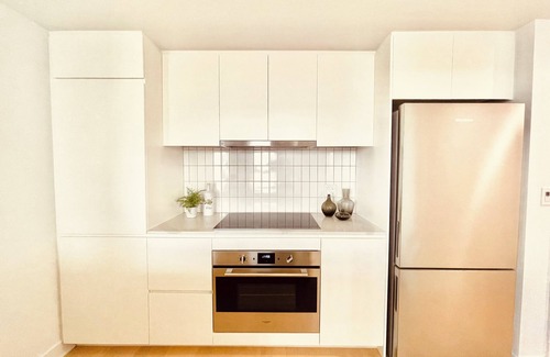 Ville-Marie Apartment | UrbanRetreat in the Sky, Downtown MTL