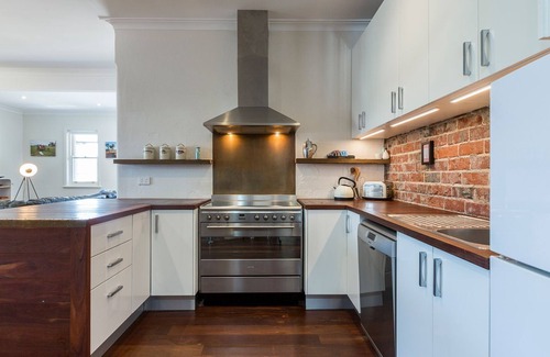 Mount Claremont Apartment | UrbanStyle Claremont Apartment