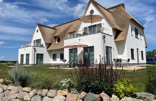 Stolpe auf Usedom House | Urlaub de luxe unter Reet Sibelius