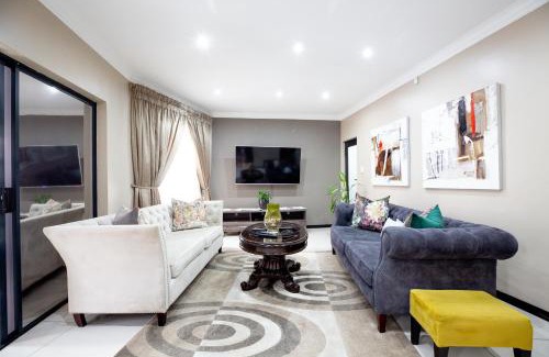 Kempton Park House | URlyfstyle 5 bedrooms 10km from OR Tambo Int Airport