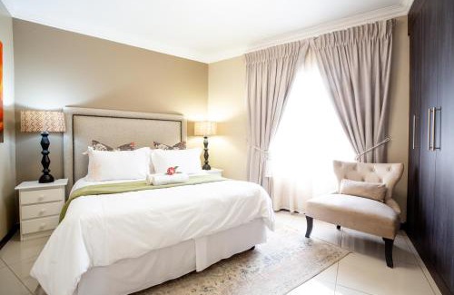 Kempton Park House | URlyfstyle 5 bedrooms 10km from OR Tambo Int Airport