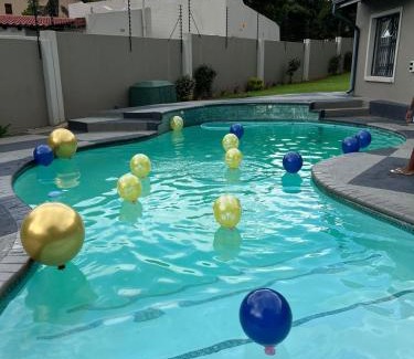 Kempton Park House | URlyfstyle 5 bedrooms 10km from OR Tambo Int Airport