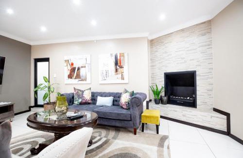 Kempton Park House | URlyfstyle 5 bedrooms 10km from OR Tambo Int Airport