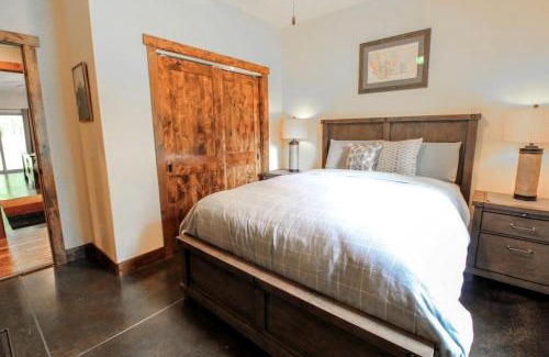 Columbia Falls House | Heavenly Cabin Nestled Among the Towering Trees in Montana