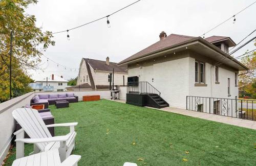 Clintonville Apartment | Close to OSU Rooftop Patio Grill & Outdoor TV