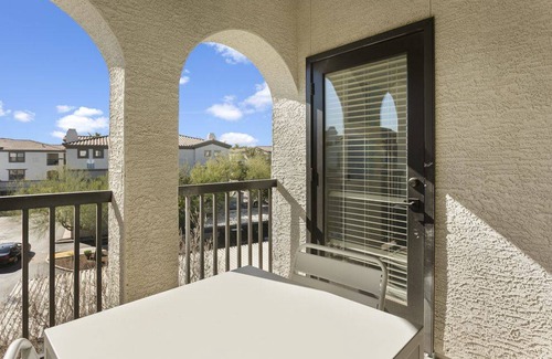 Glendale Sports and Entertainment District Hotel | Hotel ∙ Private 2BR Condo in Zone Luxe with Balcony & Pool