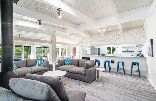 Hendricks and Venice Isles Hotel | PRIVATE OASIS 3 BEDROOM-2 BATH FOR 6 GUESTS