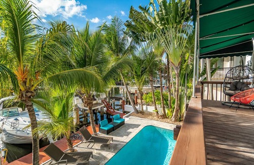 Hendricks and Venice Isles Hotel | PRIVATE OASIS 3 BEDROOM-2 BATH FOR 6 GUESTS