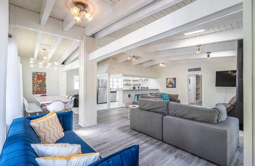 Hendricks and Venice Isles Hotel | PRIVATE OASIS 3 BEDROOM-2 BATH FOR 6 GUESTS