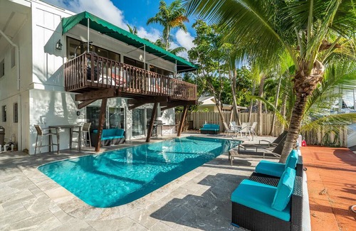 Hendricks and Venice Isles Hotel | PRIVATE OASIS 3 BEDROOM-2 BATH FOR 6 GUESTS