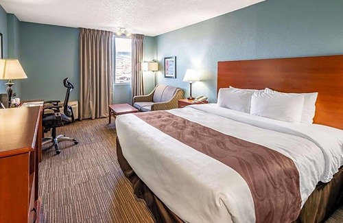 West Colorado Springs Hotel | 2-Star Hotel ∙ Quality Inn & Suites Garden Of The Gods