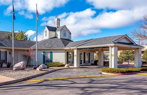West Colorado Springs Hotel | 2-Star Hotel ∙ Quality Inn & Suites Garden Of The Gods