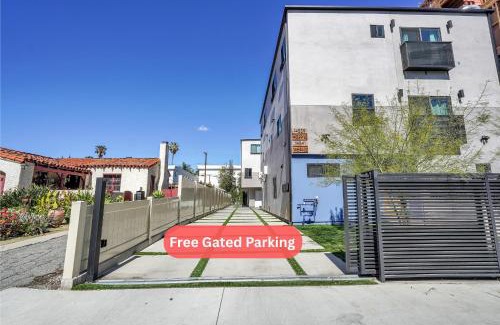Sherman Oaks House | LA Haven Spacious Townhome