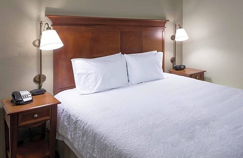 Southwest Colorado Springs Hotel | 2-Star Hotel ∙ Hampton Inn & Suites Colorado Springs/I-25 South