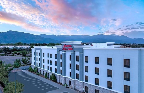 Southwest Colorado Springs Hotel | 2-Star Hotel ∙ Hampton Inn & Suites Colorado Springs/I-25 South