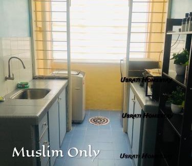 Si Rusa Apartment | Usrati Homestay by Amirul