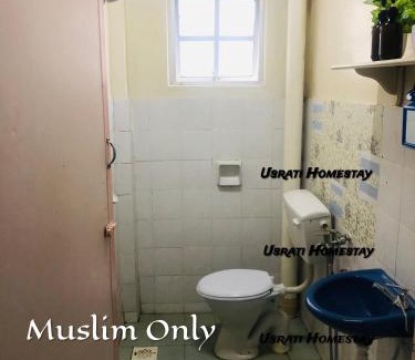 Si Rusa Apartment | Usrati Homestay by Amirul