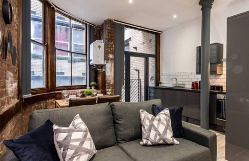 Liverpool City Centre Apartment | UStay 27 Stanley Street Party Apartments