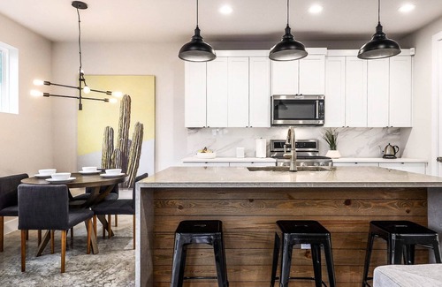 Chestnut House | UT Football Fave - Minutes to Airport + Downtown!