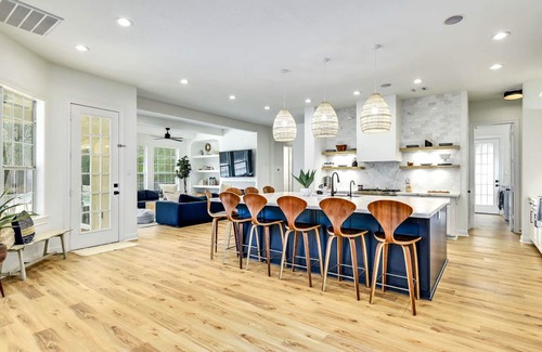 Hudson Bend House | UT Football Fave - Pool, Hot Tub, Fire Pit, More!
