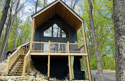 Gatlinburg - Pigeon Forge Cottage | UT Football + Nighttime Views + Hot Tub!