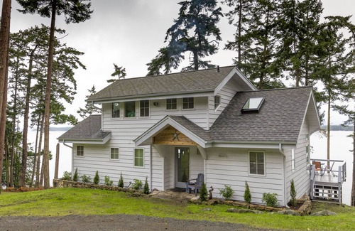 Friday Harbor House | Utter Seclusion on 600 Feet of Waterfront , Free WiFi