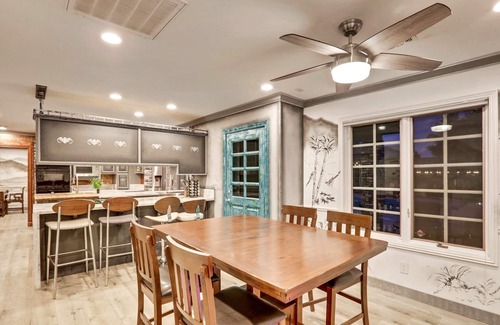Las Vegas Villa | UU Modern-Traditional 8BD/8BA Villa, inner Karaoke Room. Sleeps 24!