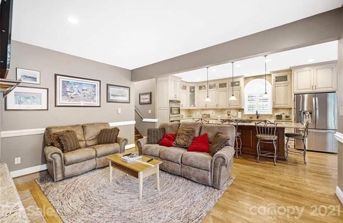 New London House | Uwharrie Point/Lake/Golf/PoolTable/Fire Pit/GIFTS