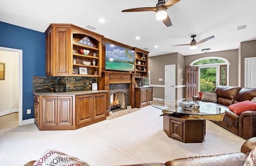 New London House | Uwharrie Point/Lake/Golf/PoolTable/Fire Pit/GIFTS