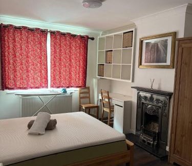 Brunel House | Uxbridge Brunel Uni En-suite Room 2