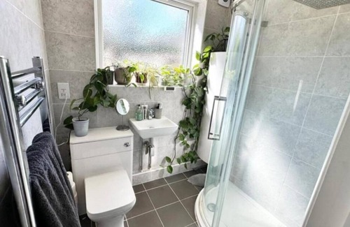 Uxbridge South Apartment | Uxbridge Cozy little home near Brunel