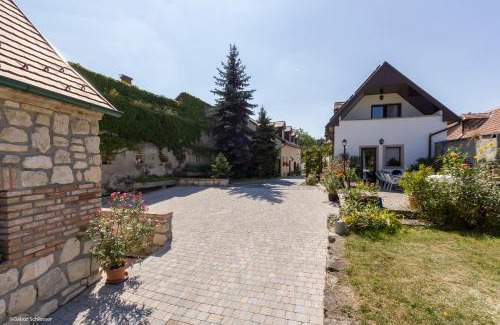 Fertorakos House | Várfal Vendégház