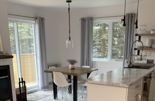Bromont Condo | Vélo-In / out Ski in / out I rent you my little home!
